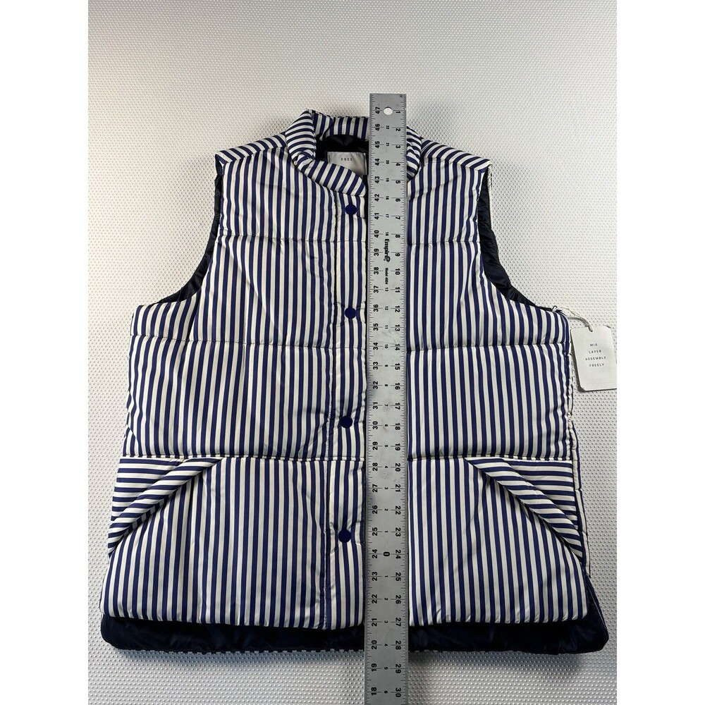 Free Assembly Striped Puffer Vest Sleeveless Navy Blue and White NWT Size Large - Picture 2 of 11